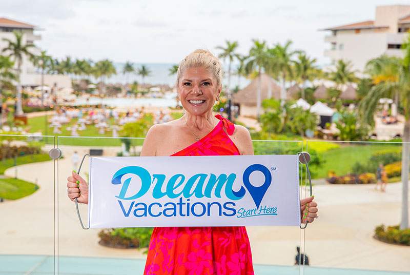 Dream Vacations franchisee holding a the company sign